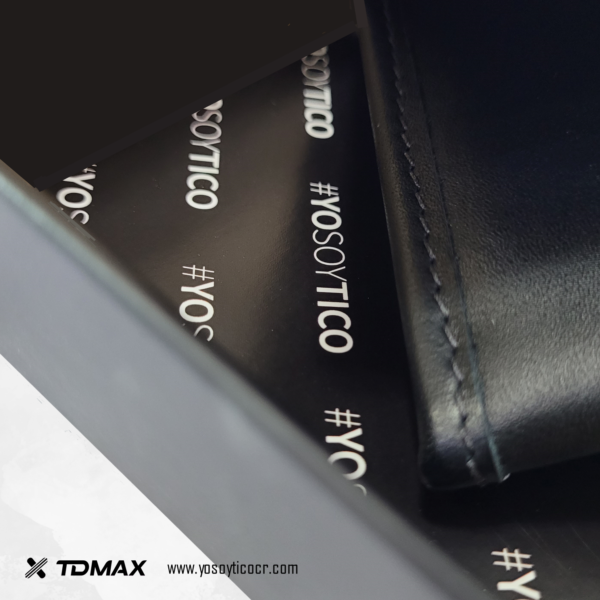 Billetera #YOSOYTICO 100% CUERO Producto elegante con grandes detalles.