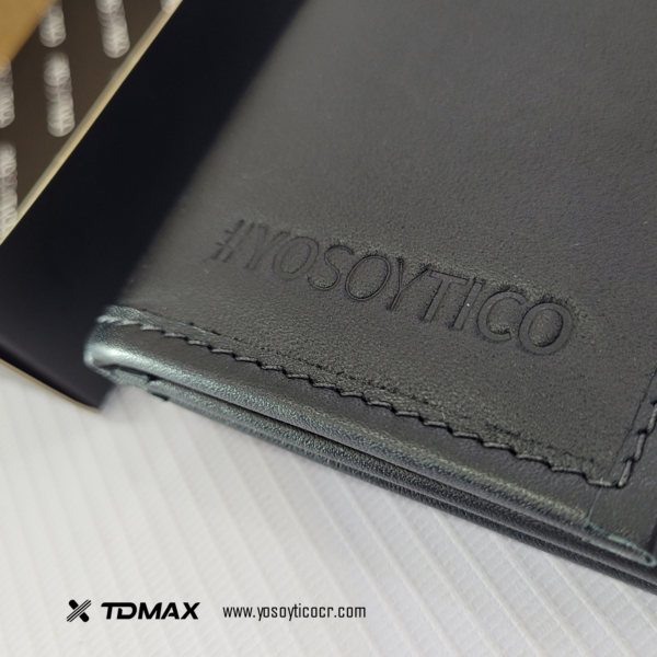 Billetera #YOSOYTICO 100% CUERO Producto elegante con grandes detalles. Caja de lujo